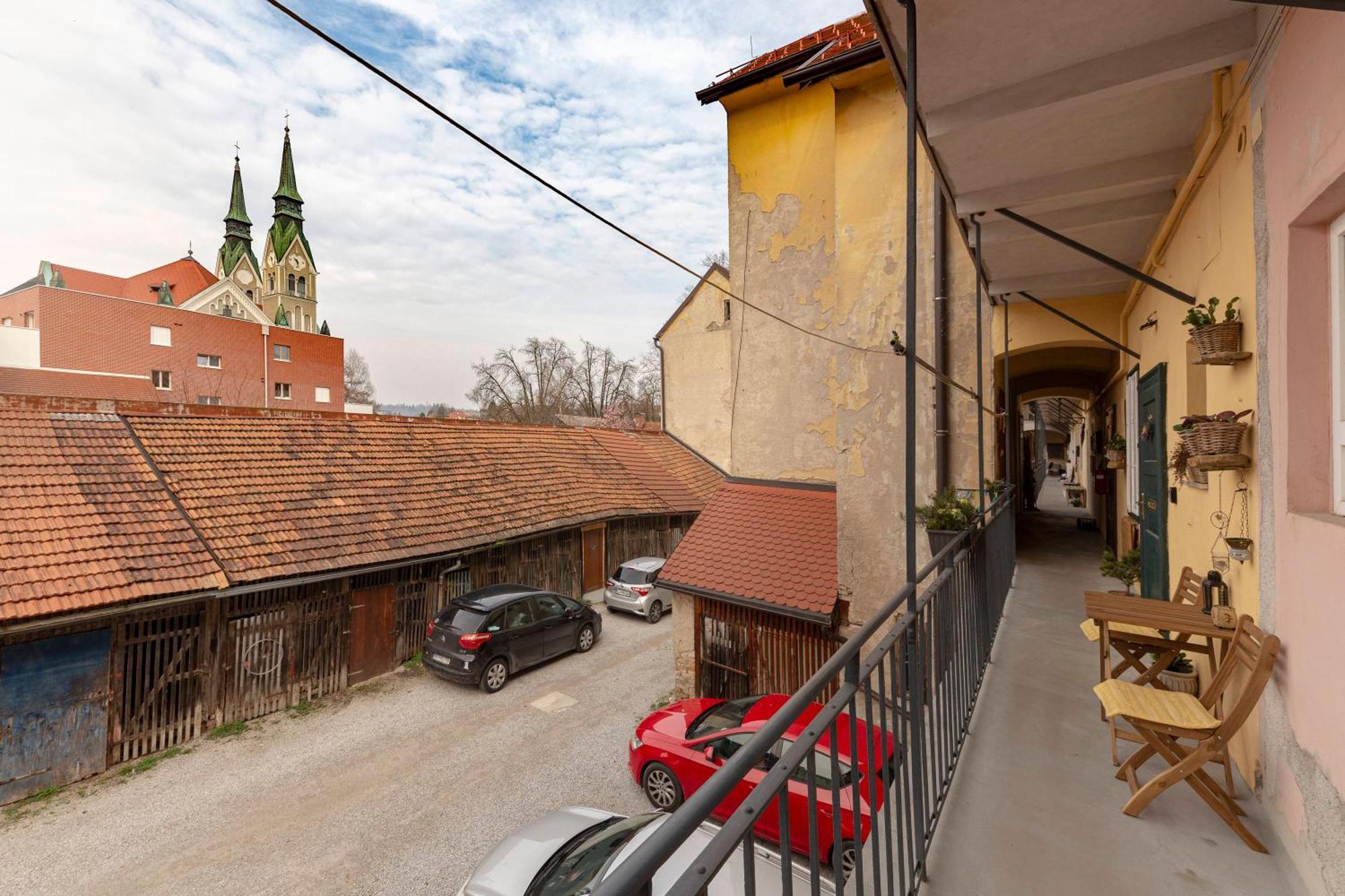 Historical Caserne Apartment Liubliana Exterior foto